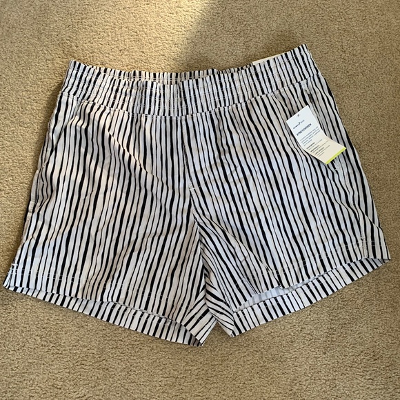 OldNavy shorts - Picture 2 of 3